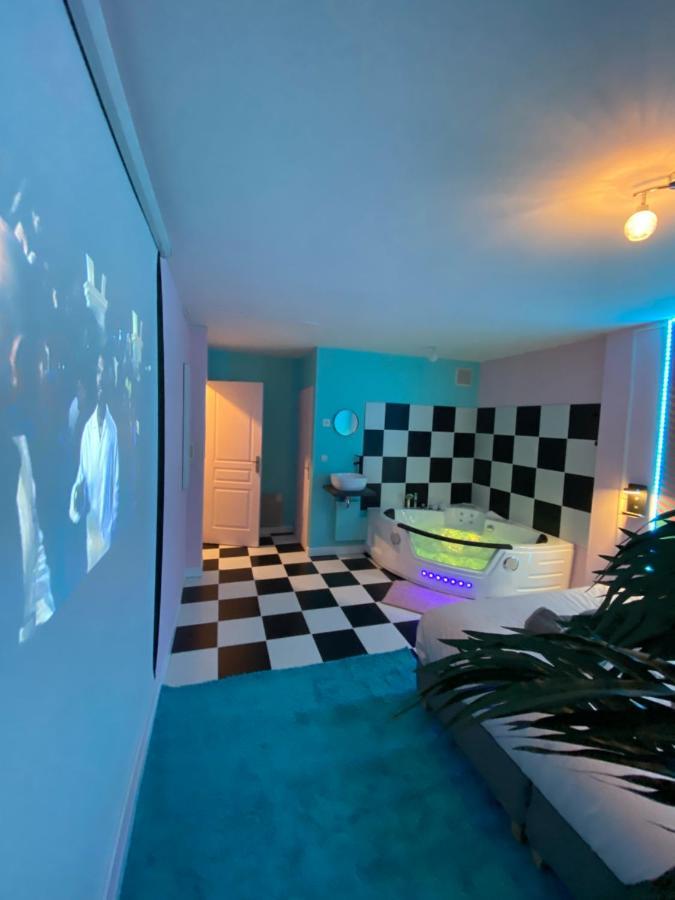Capsule Miami Vice - Jacuzzi - Billard - Ecran Cinema & Netflix - Ping-Pong - Nintendo & Jeux- Liévin Exterior foto
