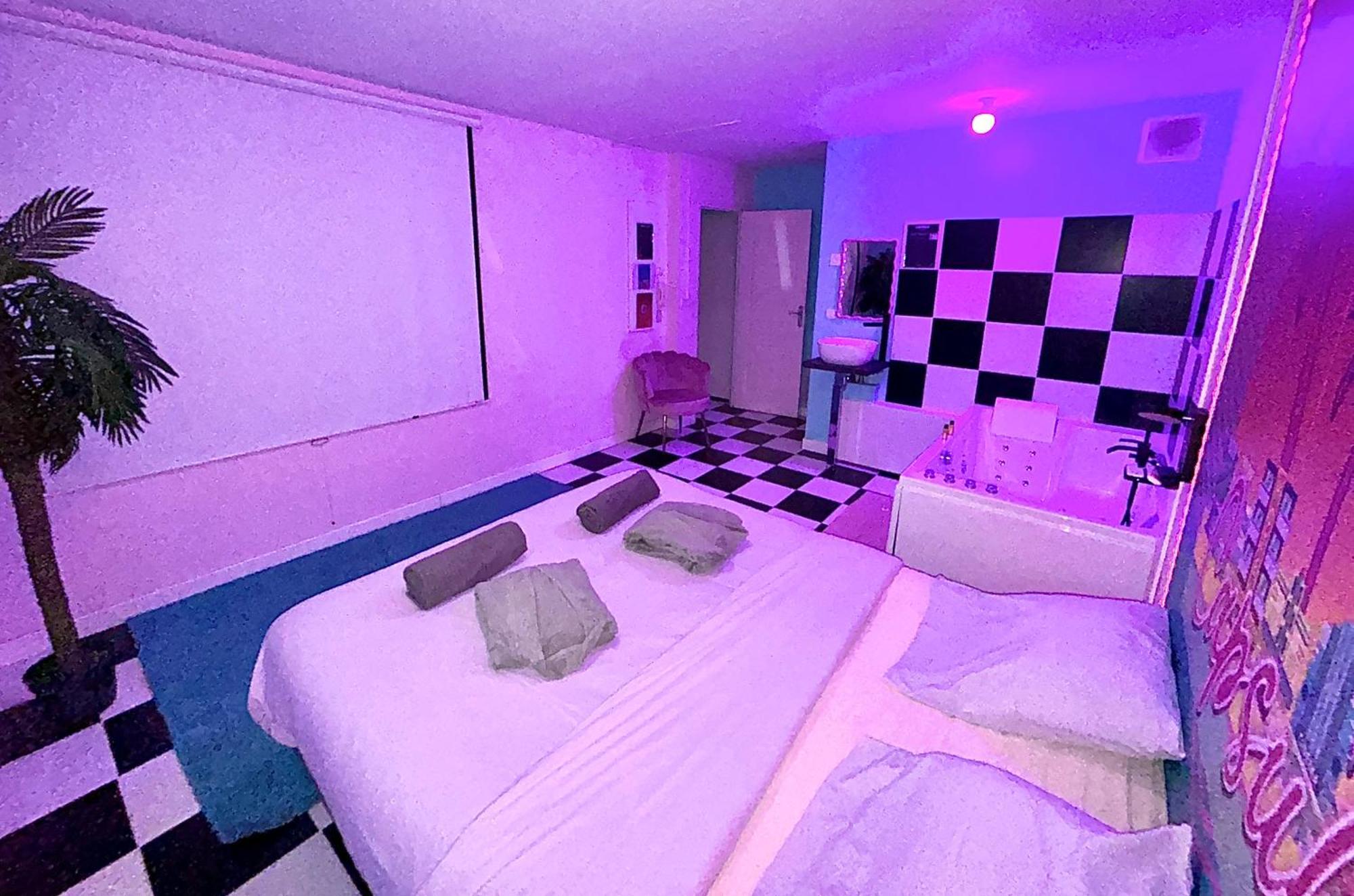 Capsule Miami Vice - Jacuzzi - Billard - Ecran Cinema & Netflix - Ping-Pong - Nintendo & Jeux- Liévin Exterior foto